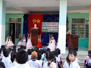 Văn nghệ chào mừng